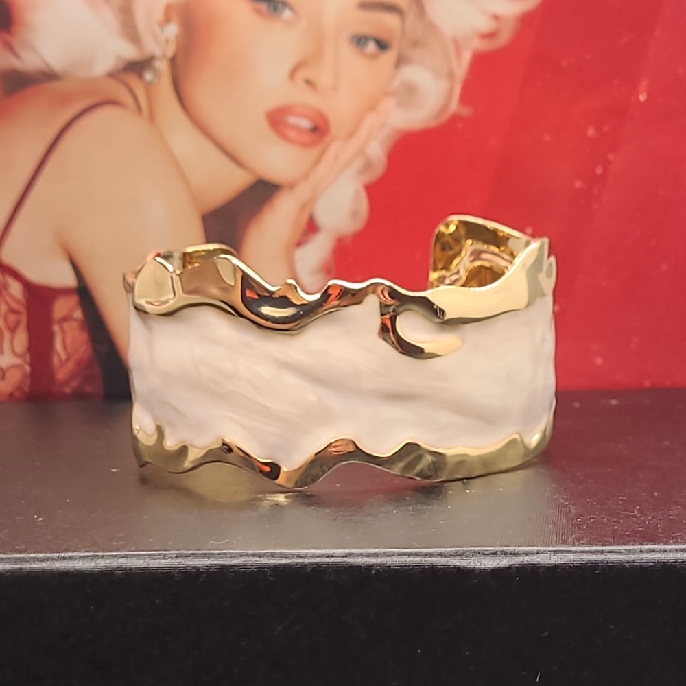 Vintage Estate Enamel Abstract Design Brutalist Gold Cuff Bracelet - Picture 12 of 16